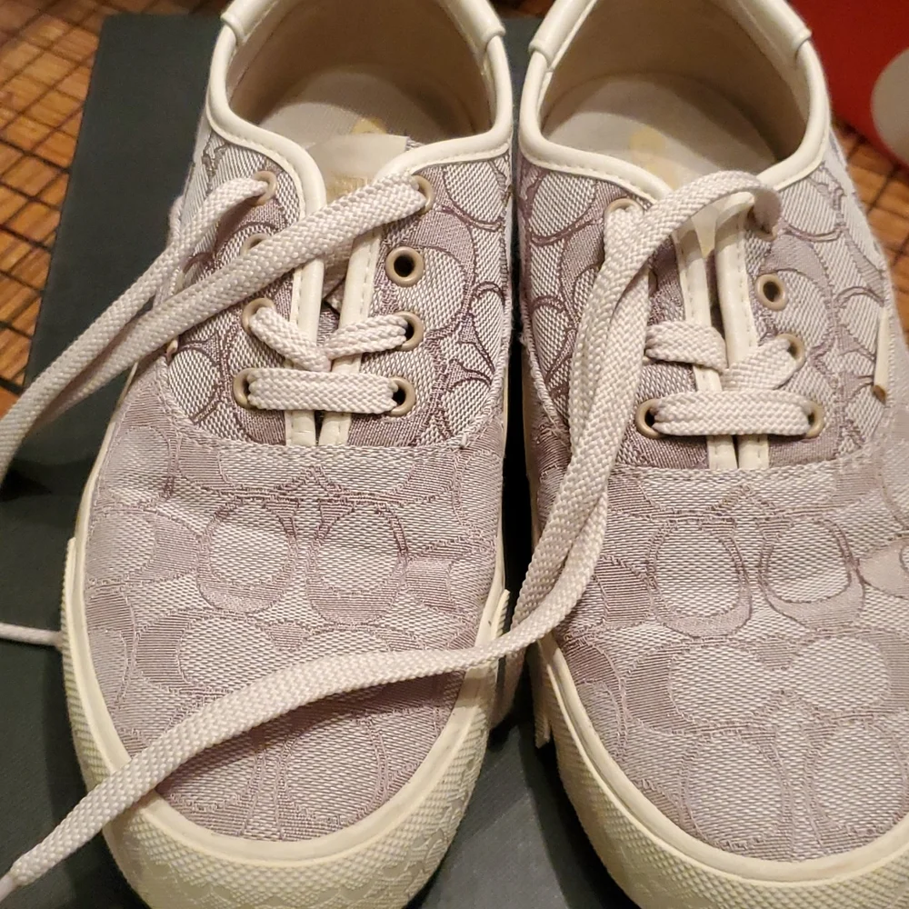 Shoes - Picture 3 of 4